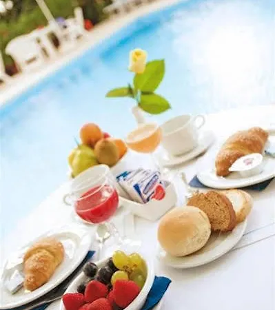 Ariston فندق 4*